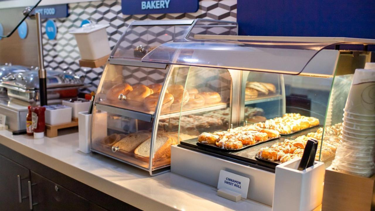 Holiday Inn Express Hickory - Hickory Mart By Ihg Εξωτερικό φωτογραφία